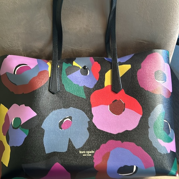 Kate Spade multi colored floral tote with makeup pouch. - Picture 2 of 9